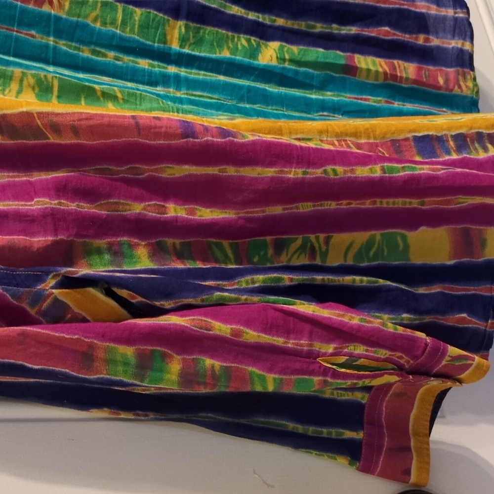 Access Your Fashionista with the Vibrant EUC Lauren Ralph Lauren Vintage Top - Picture 8 of 10